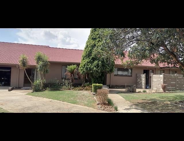 5 BEDROOM HOUSE FOR SALE IN RENSBURG
